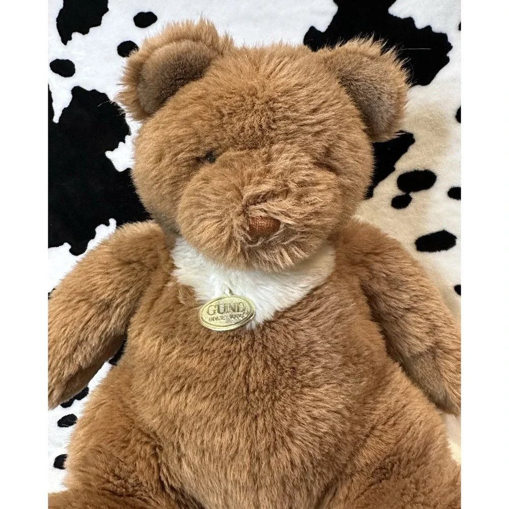 Vintage 1980 Gund Collector Classic Teddy Bear Brown Plush White Chest Medallion